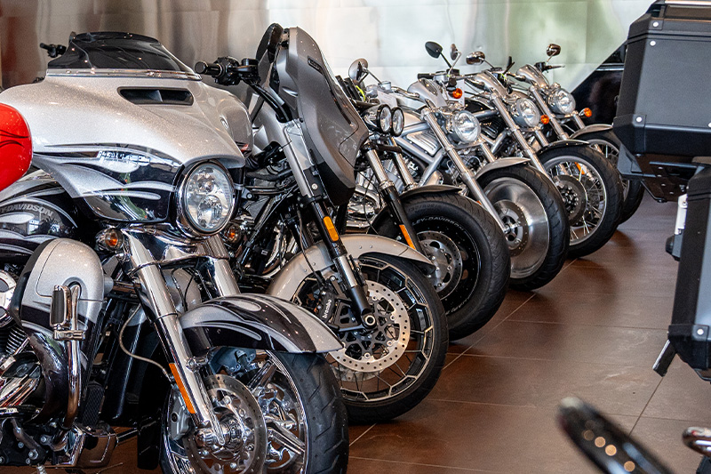 Alcune Harley-Davidson tra cui V-Rod Usate Esposte in Harley-Davidson Bergamo
