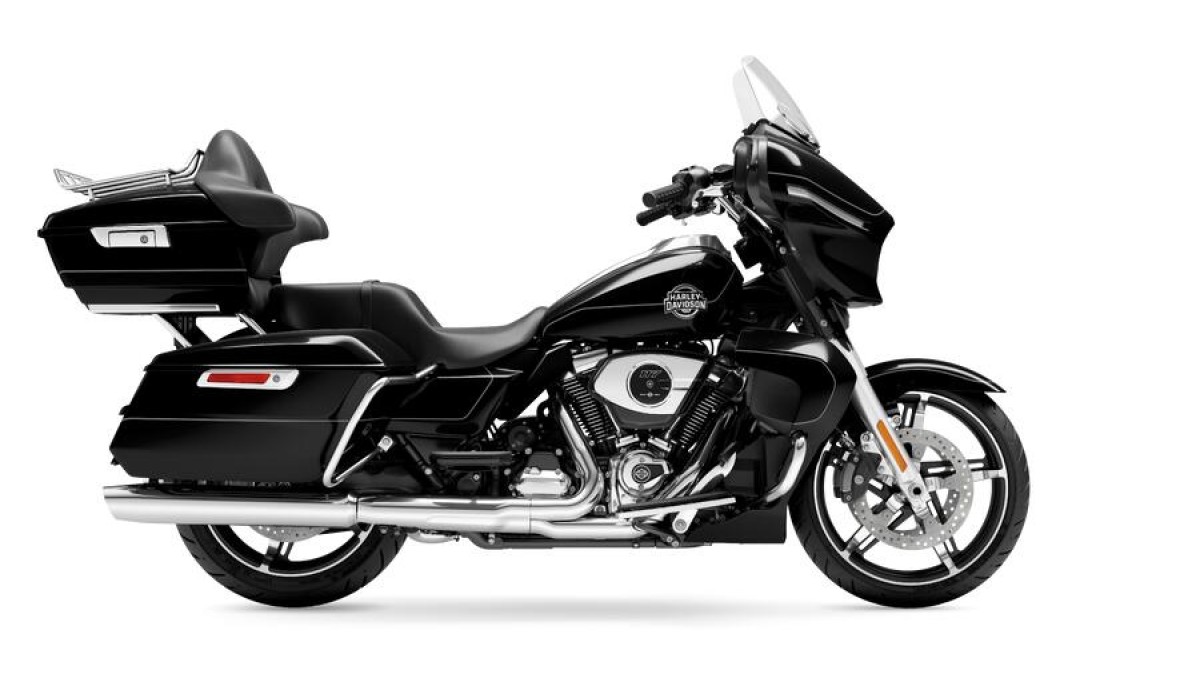 STREET GLIDE ULTRA VIVID BLACK/CHROME FINISH