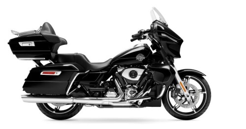 STREET GLIDE ULTRA VIVID BLACK/CHROME FINISH