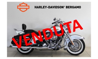 FLHRC ROAD KING CLASSIC MY10