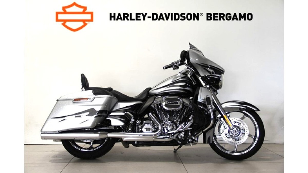 FXLRST STREET GLIDE CVO MY2015