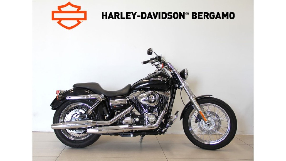FXDC SUPER GLIDE CUSTOM MY 2011